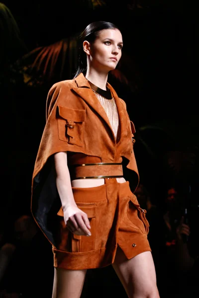 Look 9